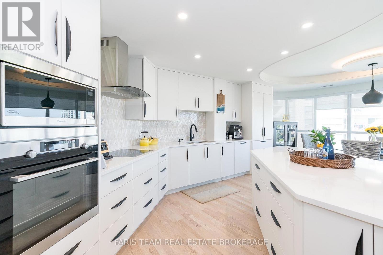 1409 - 2 Toronto Street, Barrie (City Centre), Ontario  L4N 9R2 - Photo 6 - S12833116