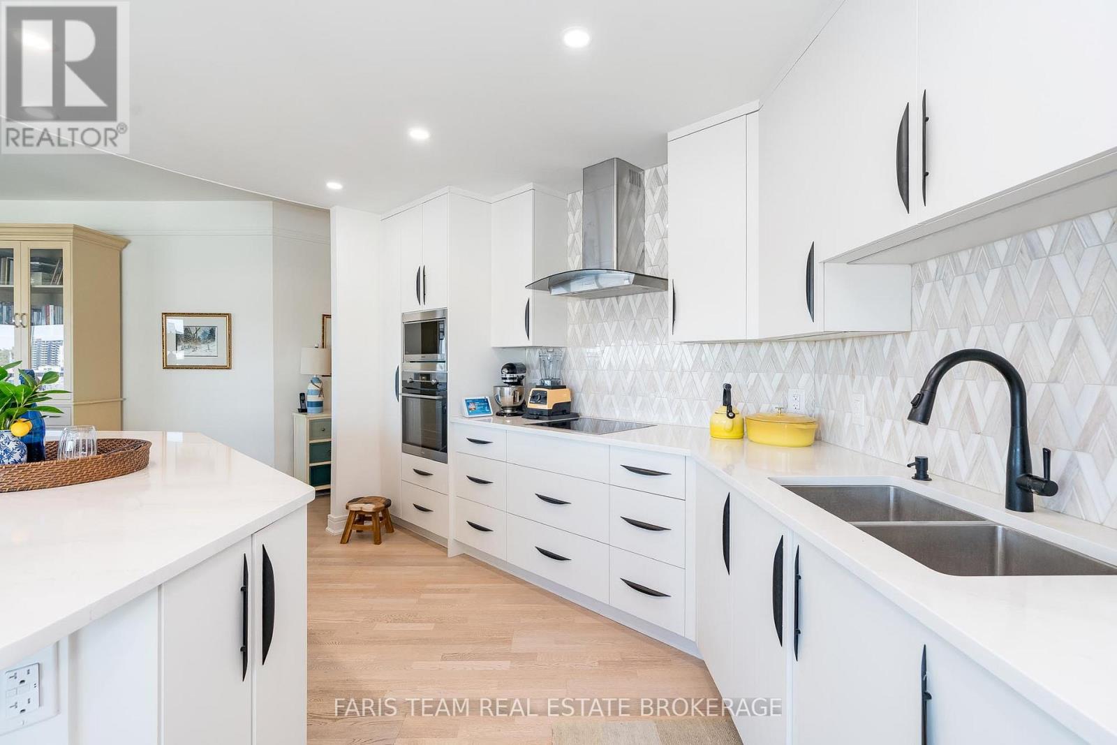 1409 - 2 Toronto Street, Barrie (City Centre), Ontario  L4N 9R2 - Photo 7 - S12833116