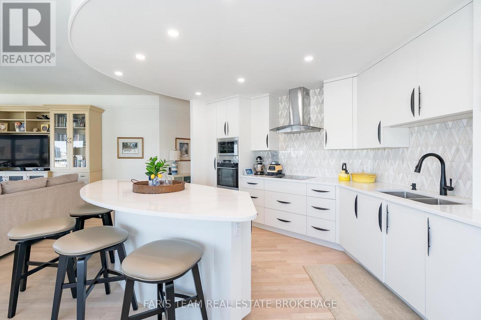 1409 - 2 Toronto Street, Barrie (City Centre), Ontario  L4N 9R2 - Photo 8 - S12833116