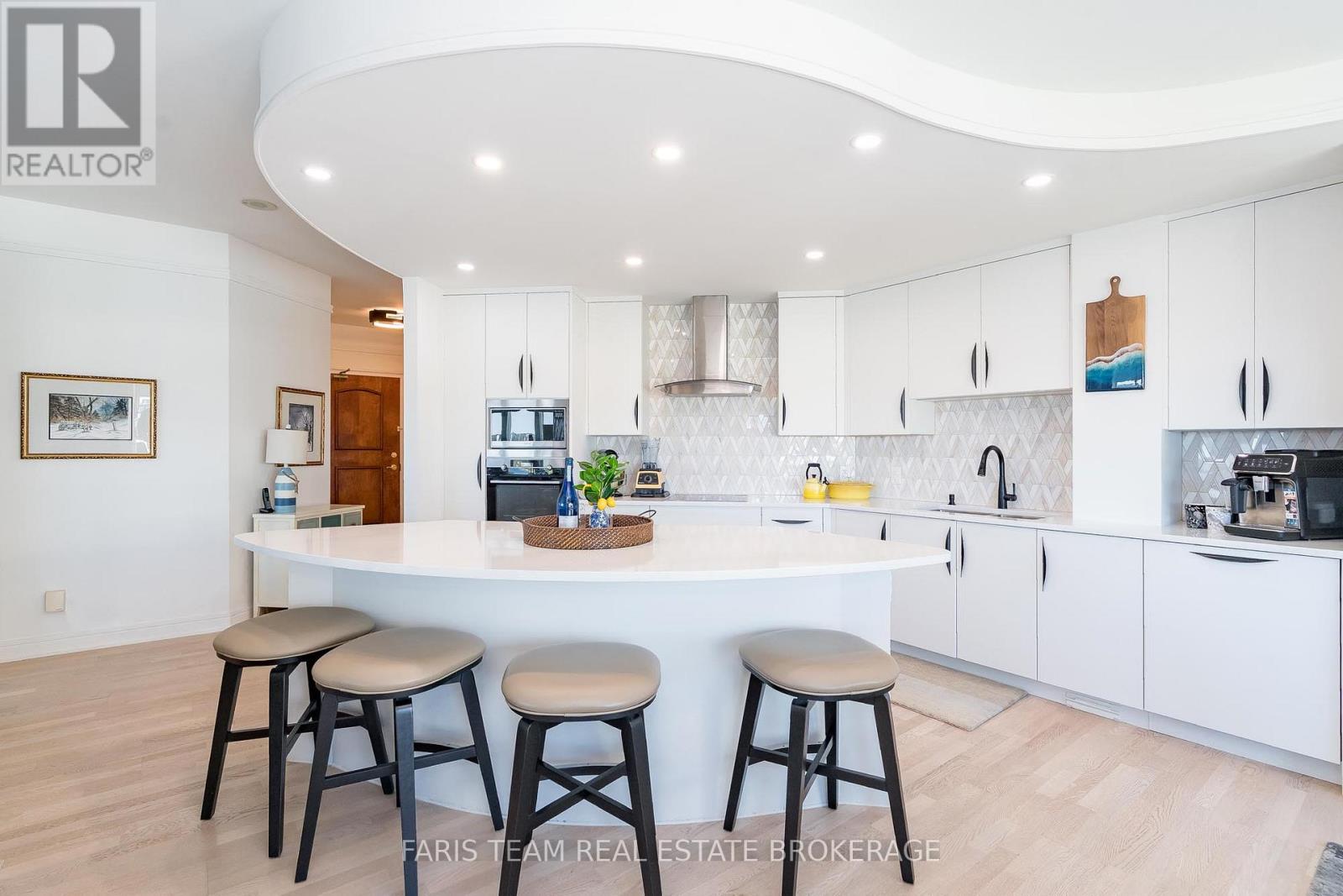 1409 - 2 Toronto Street, Barrie (City Centre), Ontario  L4N 9R2 - Photo 9 - S12833116