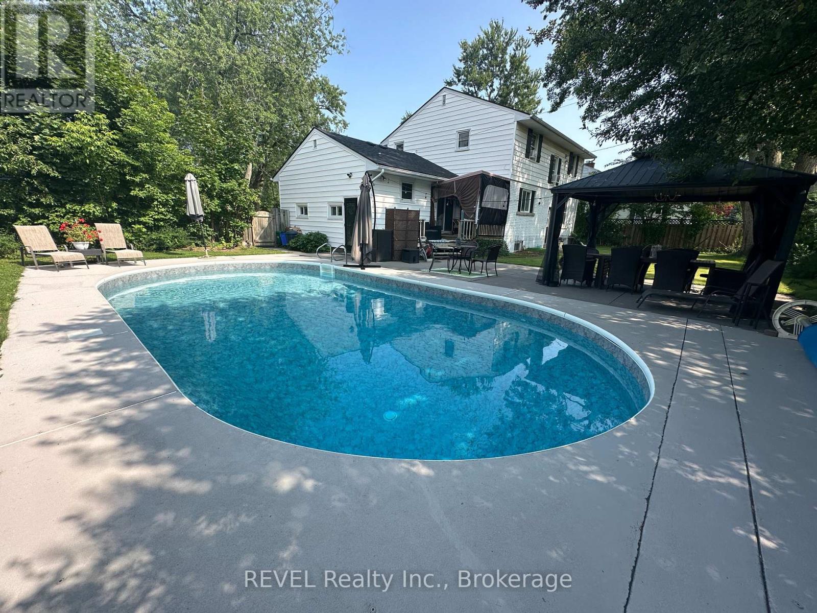 10 Laughlin Place, Welland (Prince Charles), Ontario  L3C 4E2 - Photo 8 - X12764832