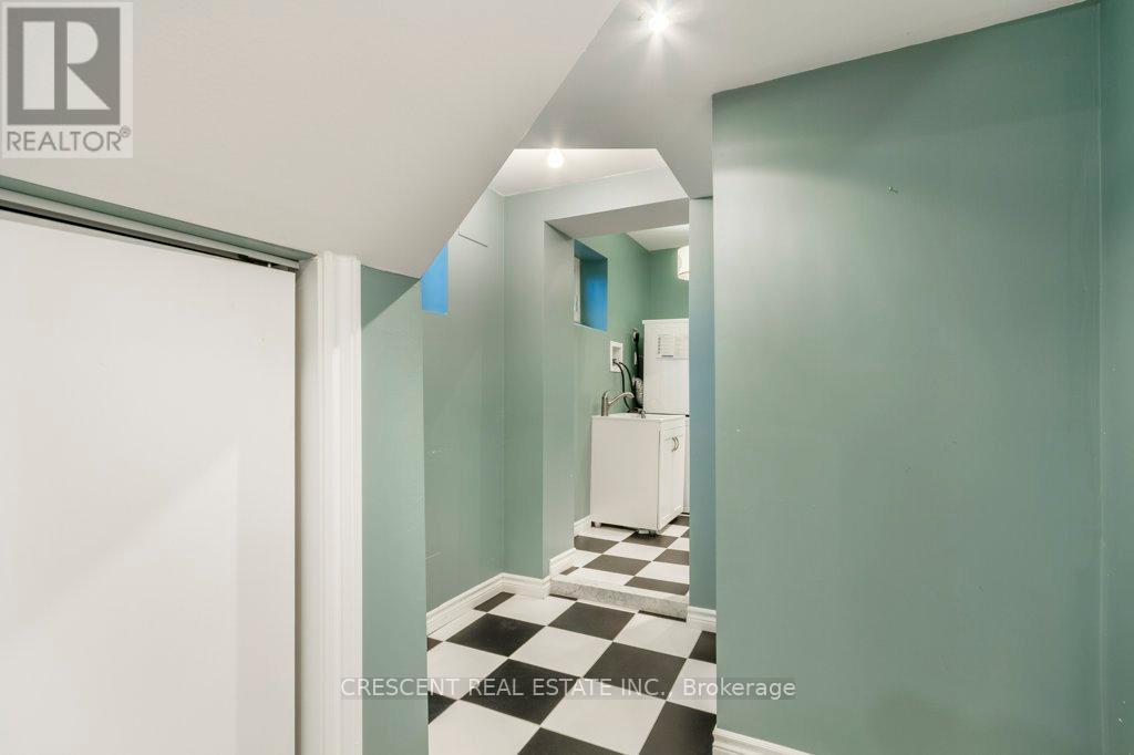 Lower - 1550 Ogden Avenue, Mississauga, Ontario  L5E 2H8 - Photo 11 - W12832912