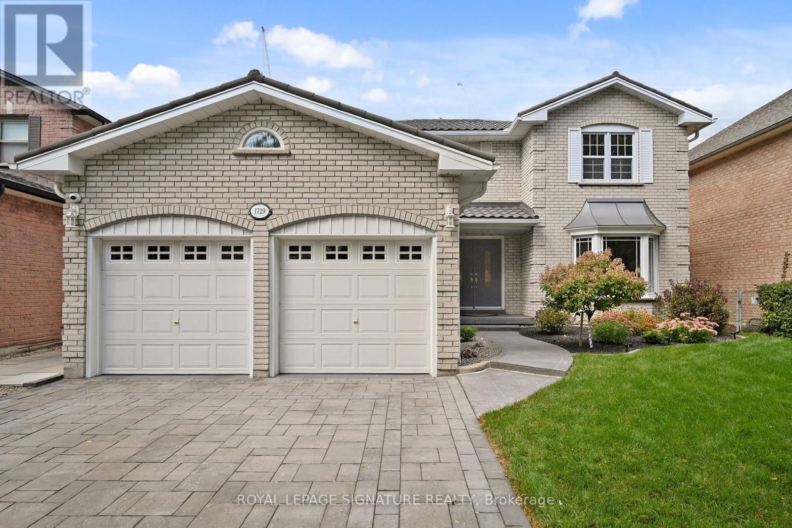 1729 Pengilley Place, Mississauga, Ontario  L5J 4R8 - Photo 3 - W12833018