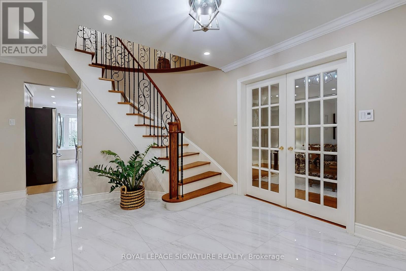 1729 Pengilley Place, Mississauga, Ontario  L5J 4R8 - Photo 5 - W12833018