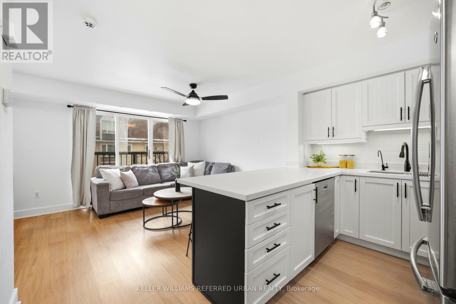 2020 - 125 George Appleton Way, Toronto, Ontario  M3M 0A2 - Photo 4 - W12833026