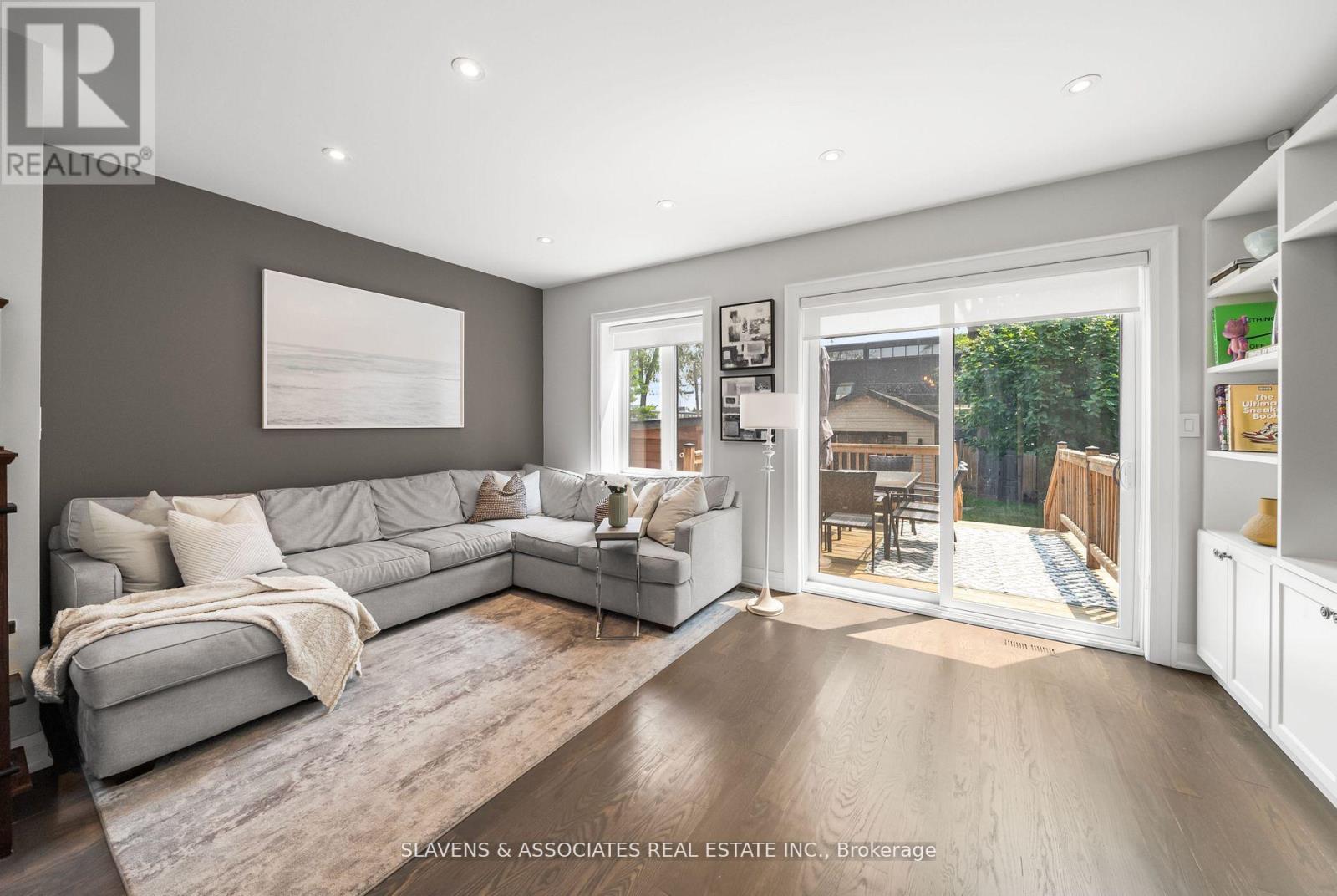 1213 Glencairn Avenue, Toronto, Ontario  M6B 2B6 - Photo 11 - W12833038