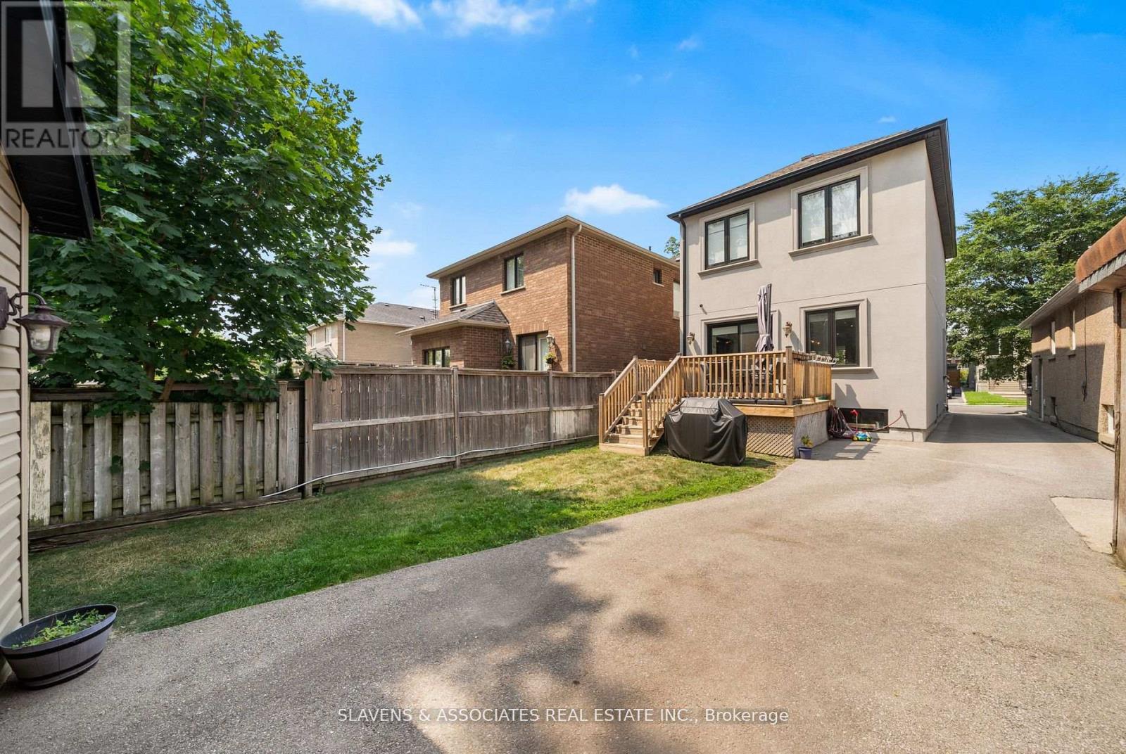 1213 Glencairn Avenue, Toronto, Ontario  M6B 2B6 - Photo 27 - W12833038