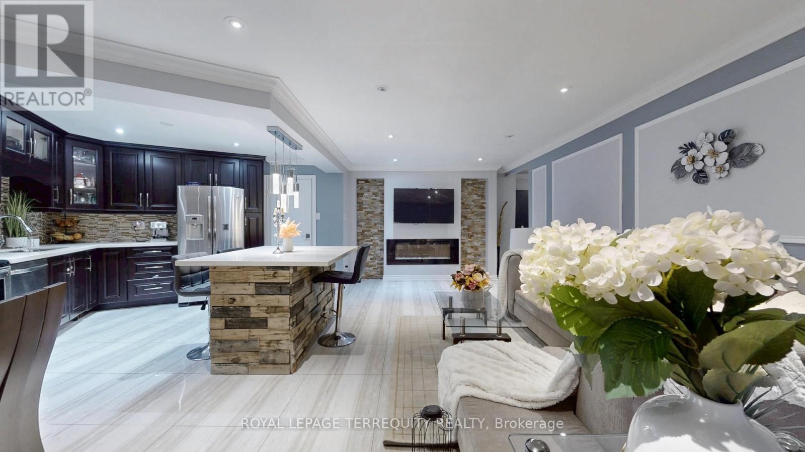 1616 - 451 THE WEST MALL, Toronto, Ontario