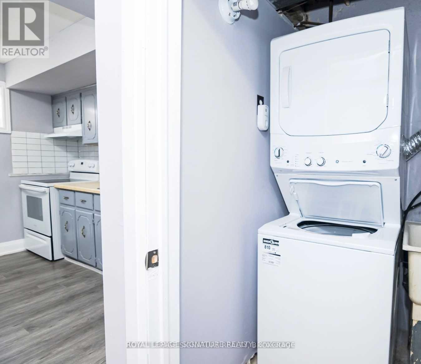 827 Stainton Drive, Mississauga, Ontario  L5C 1G2 - Photo 13 - W12833054