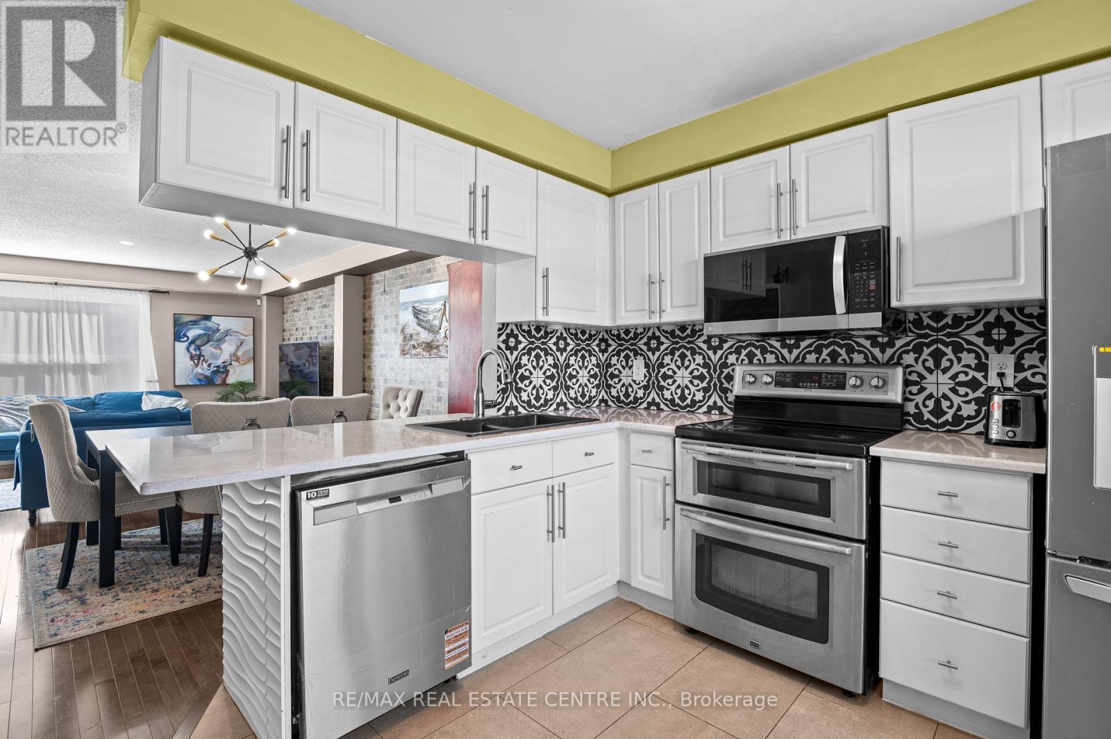 10 - 1570 Reeves Gate, Oakville, Ontario  L6M 3J3 - Photo 9 - W12833062