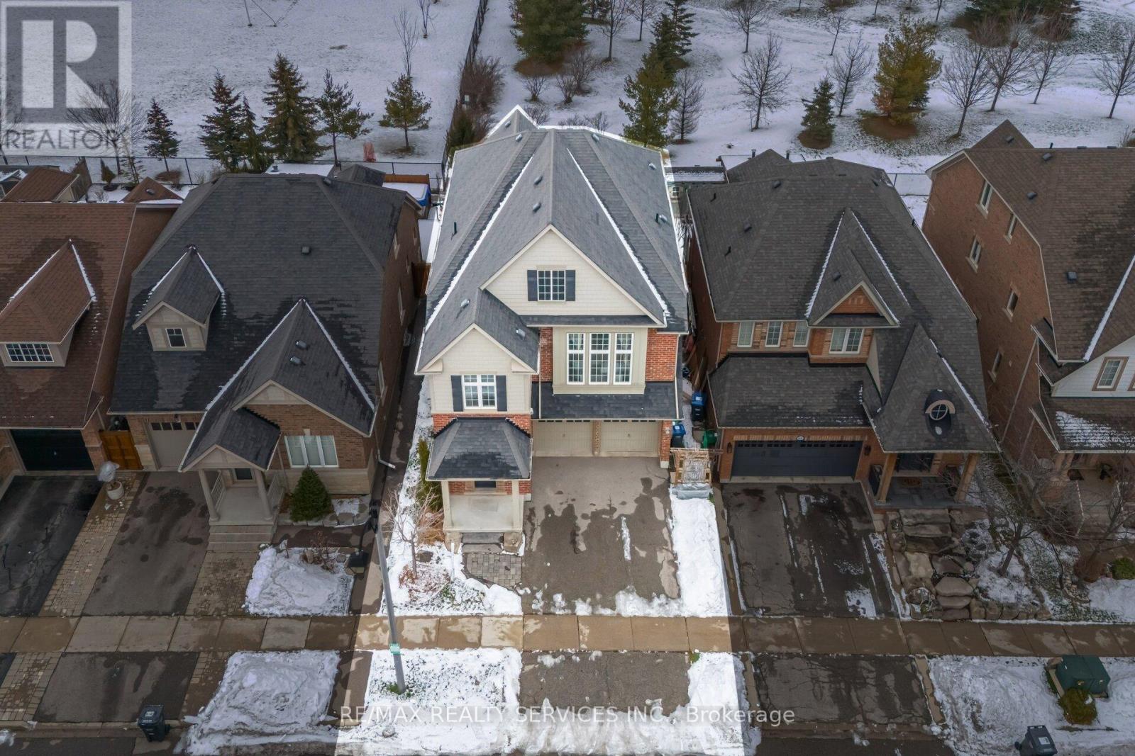 82 Waterville Way, Caledon, Ontario  L7C 3P2 - Photo 2 - W12833108