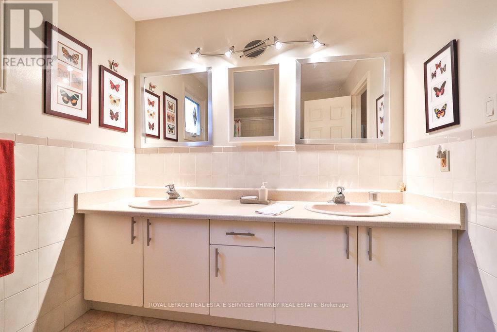 1995 Pitagora Court, Mississauga, Ontario  L5K 2M4 - Photo 27 - W12833114