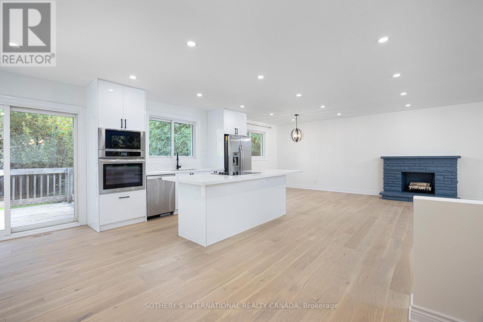 239 Walden Drive, Burlington, Ontario  L7N 2A7 - Photo 1 - W12833212