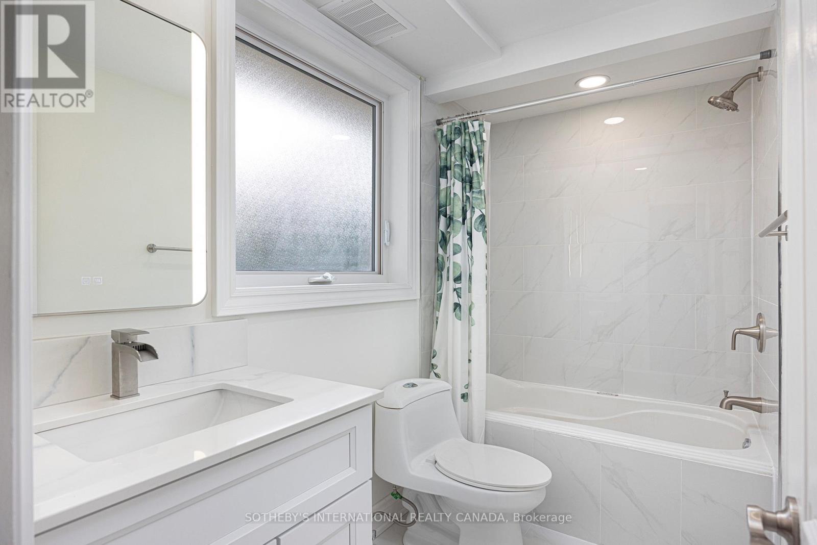 239 Walden Drive, Burlington, Ontario  L7N 2A7 - Photo 10 - W12833212