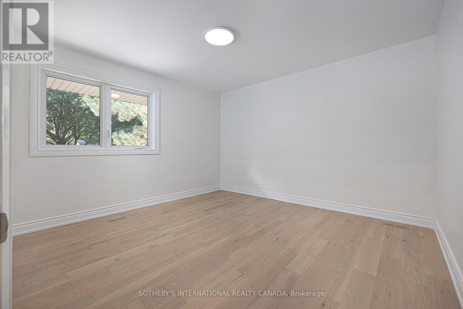 239 Walden Drive, Burlington, Ontario  L7N 2A7 - Photo 11 - W12833212