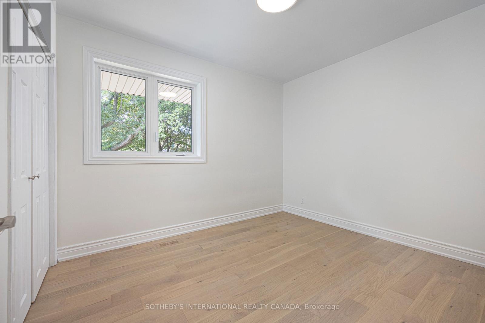 239 Walden Drive, Burlington, Ontario  L7N 2A7 - Photo 12 - W12833212