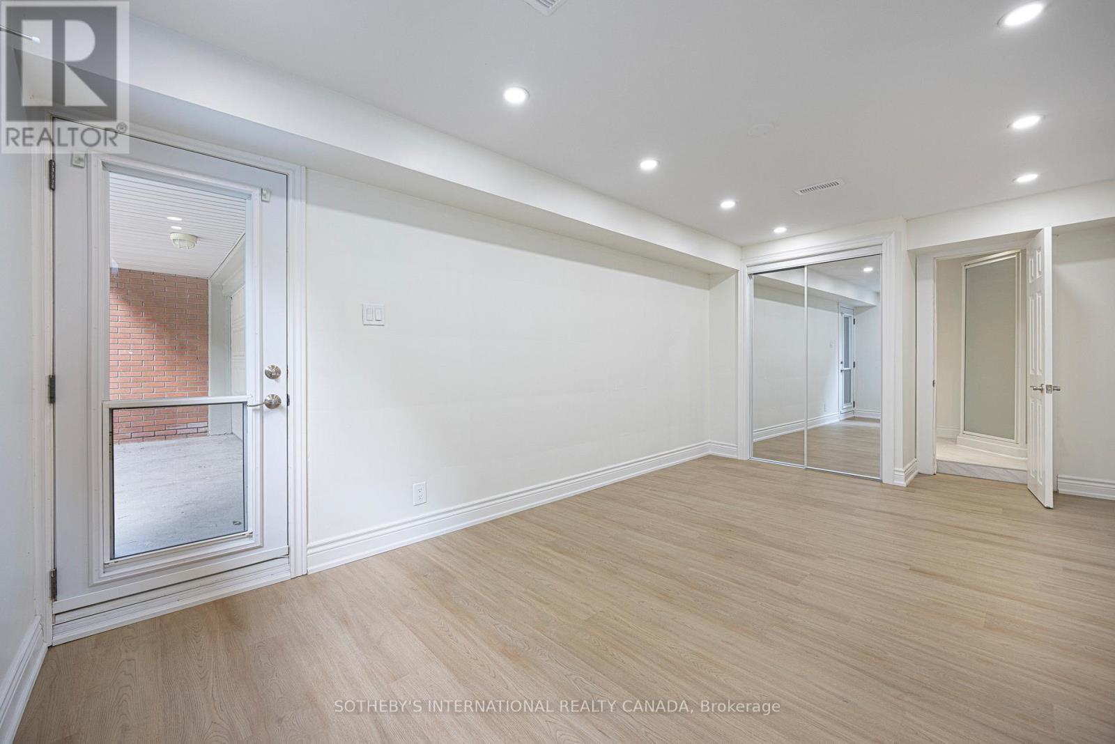 239 Walden Drive, Burlington, Ontario  L7N 2A7 - Photo 18 - W12833212