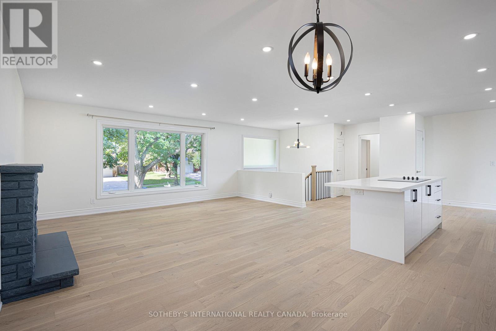 239 Walden Drive, Burlington, Ontario  L7N 2A7 - Photo 4 - W12833212