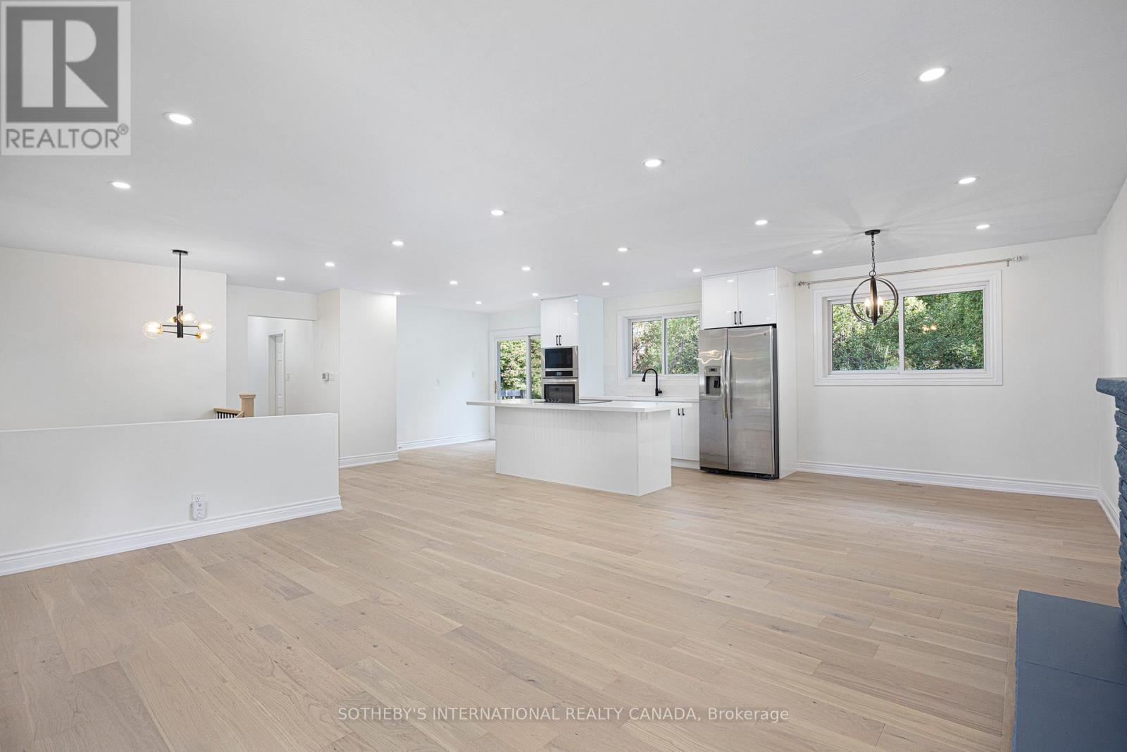 239 Walden Drive, Burlington, Ontario  L7N 2A7 - Photo 5 - W12833212