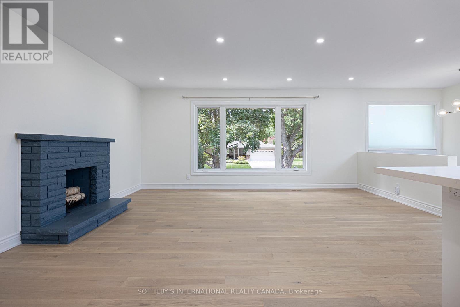 239 Walden Drive, Burlington, Ontario  L7N 2A7 - Photo 6 - W12833212