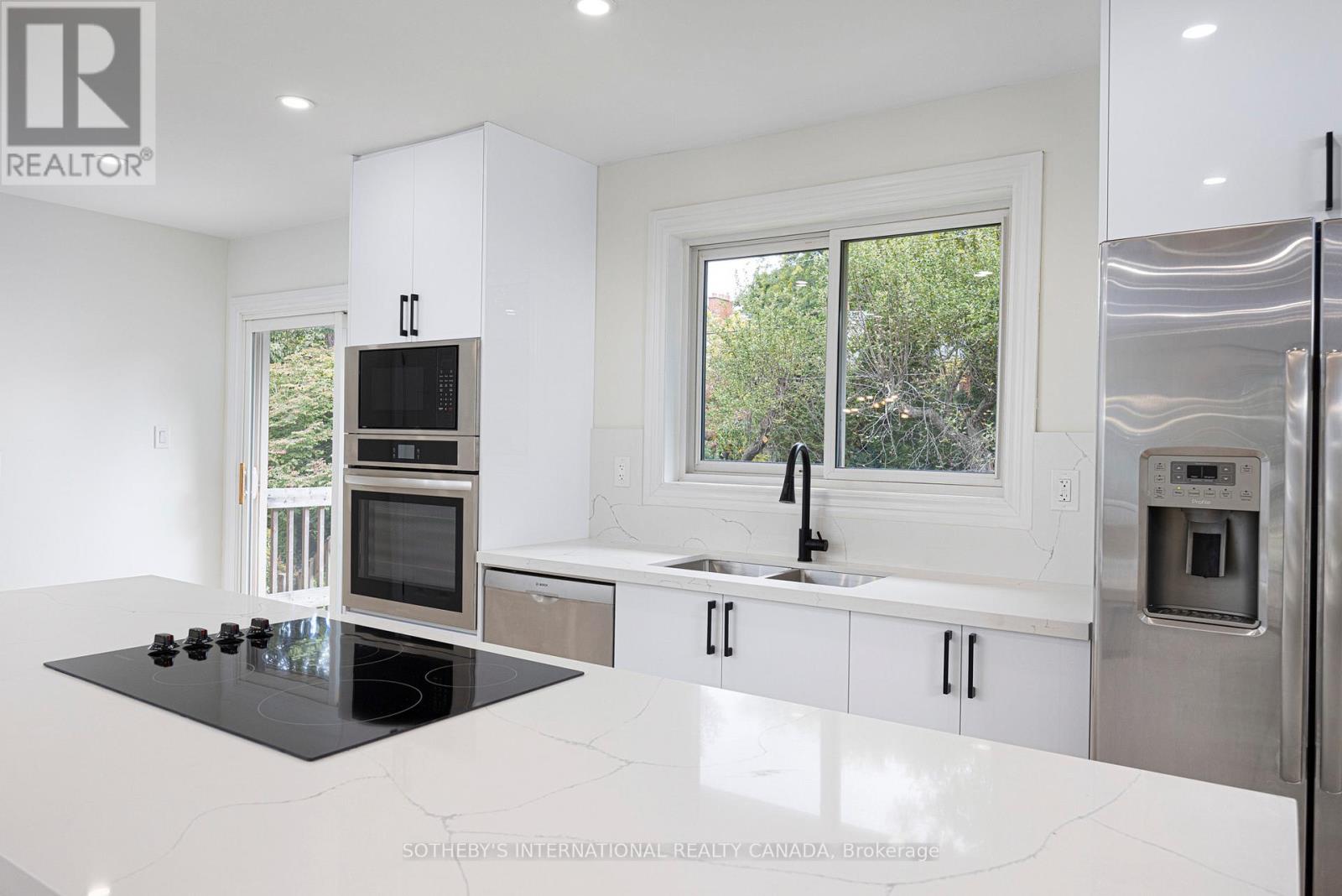 239 Walden Drive, Burlington, Ontario  L7N 2A7 - Photo 7 - W12833212