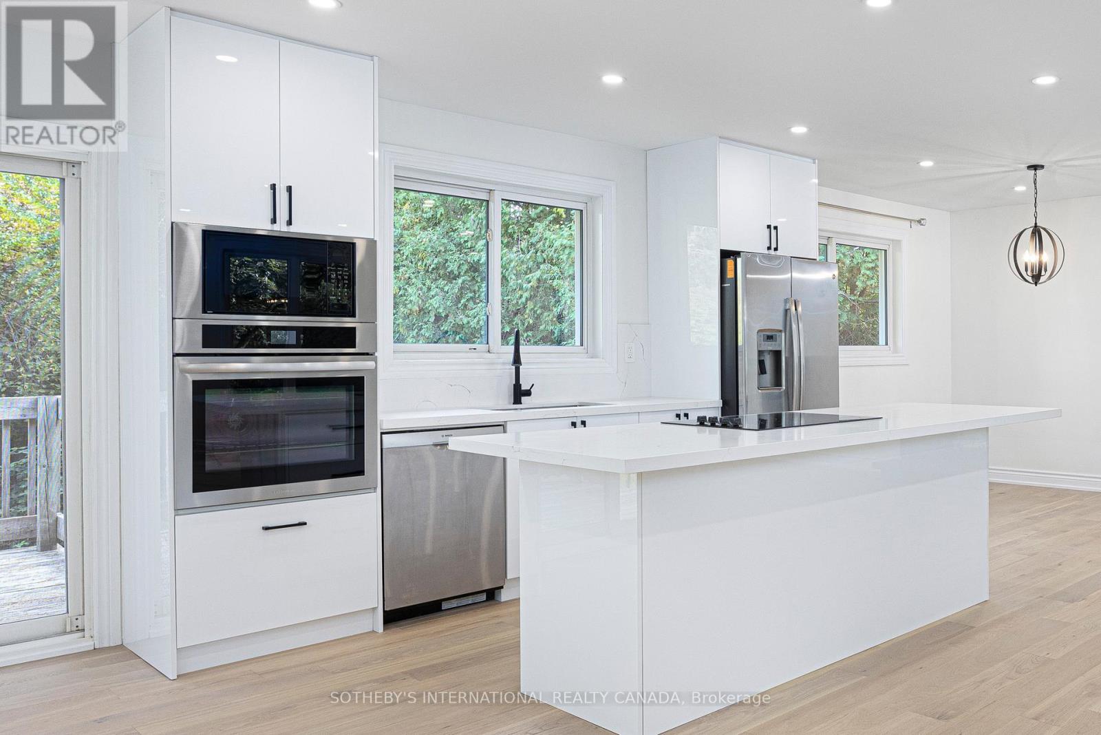 239 Walden Drive, Burlington, Ontario  L7N 2A7 - Photo 8 - W12833212