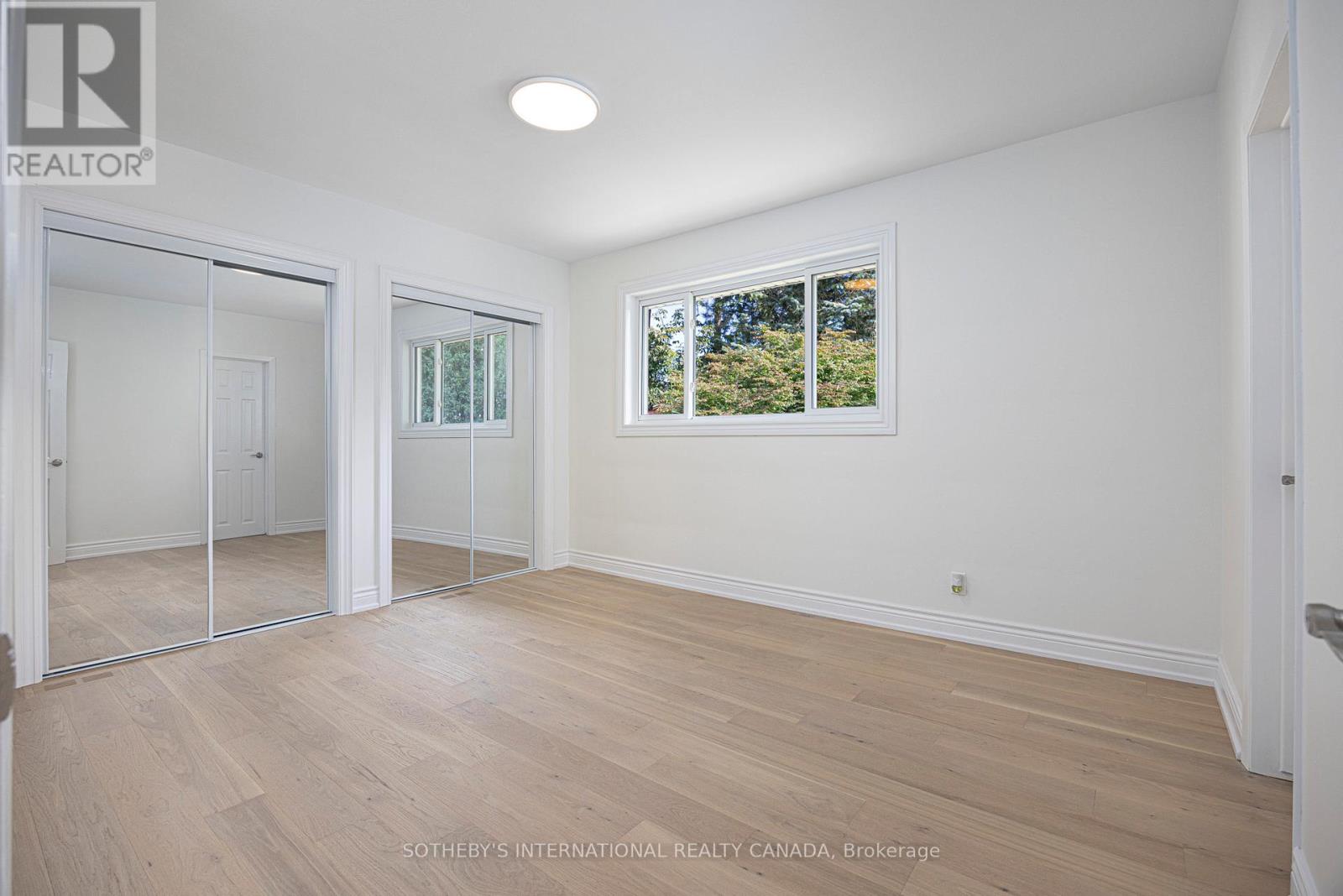 239 Walden Drive, Burlington, Ontario  L7N 2A7 - Photo 9 - W12833212