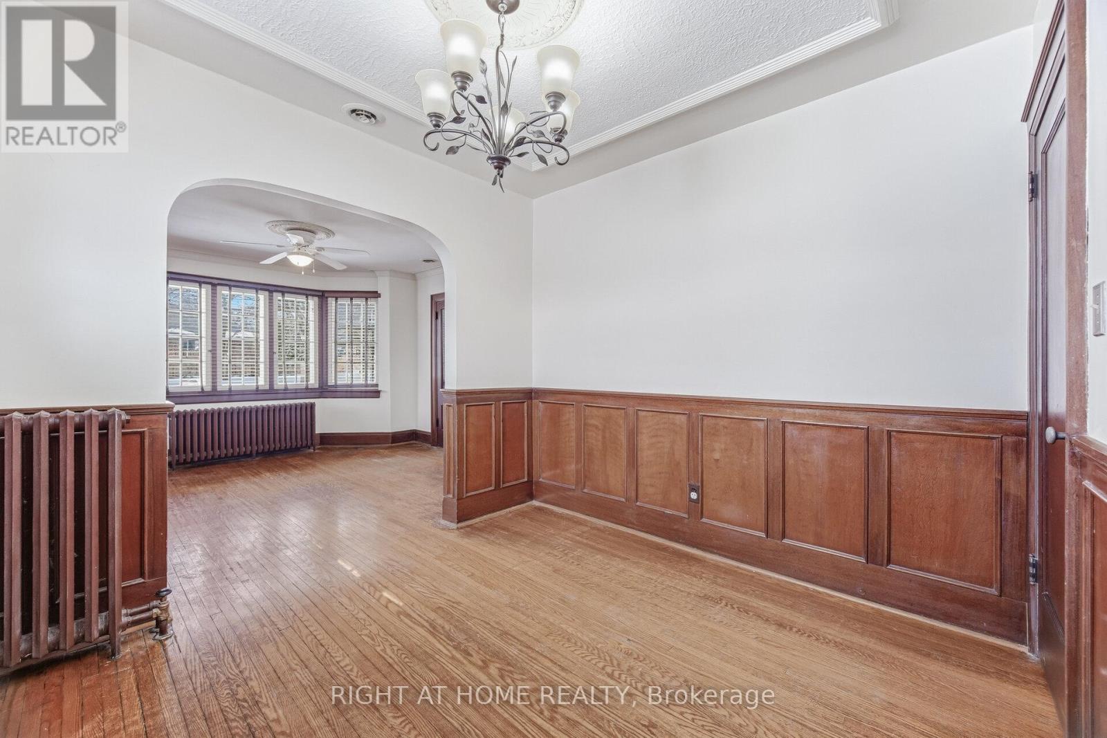 11 Little Avenue, Toronto, Ontario  M9N 1K3 - Photo 14 - W12833220