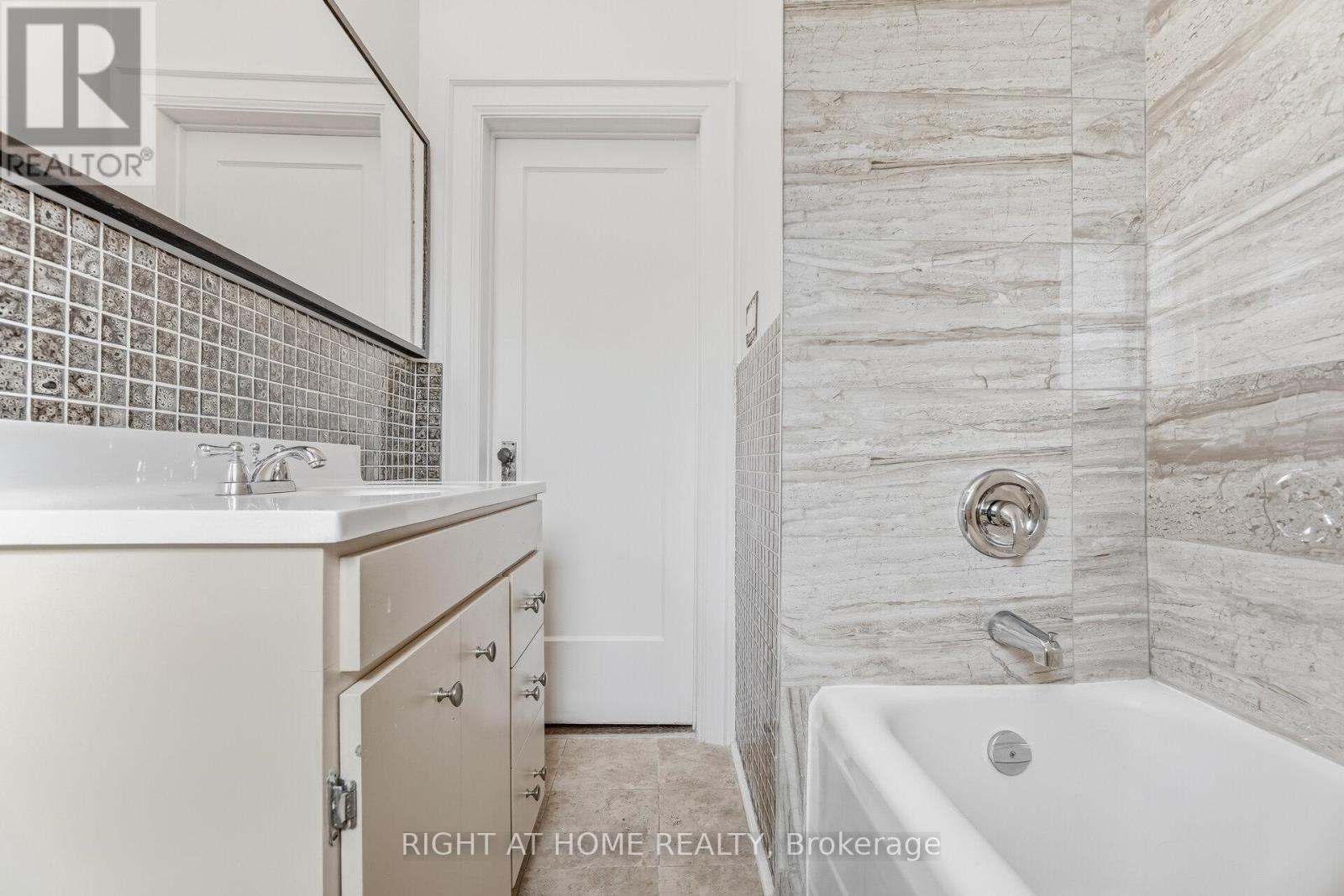 11 Little Avenue, Toronto, Ontario  M9N 1K3 - Photo 20 - W12833220