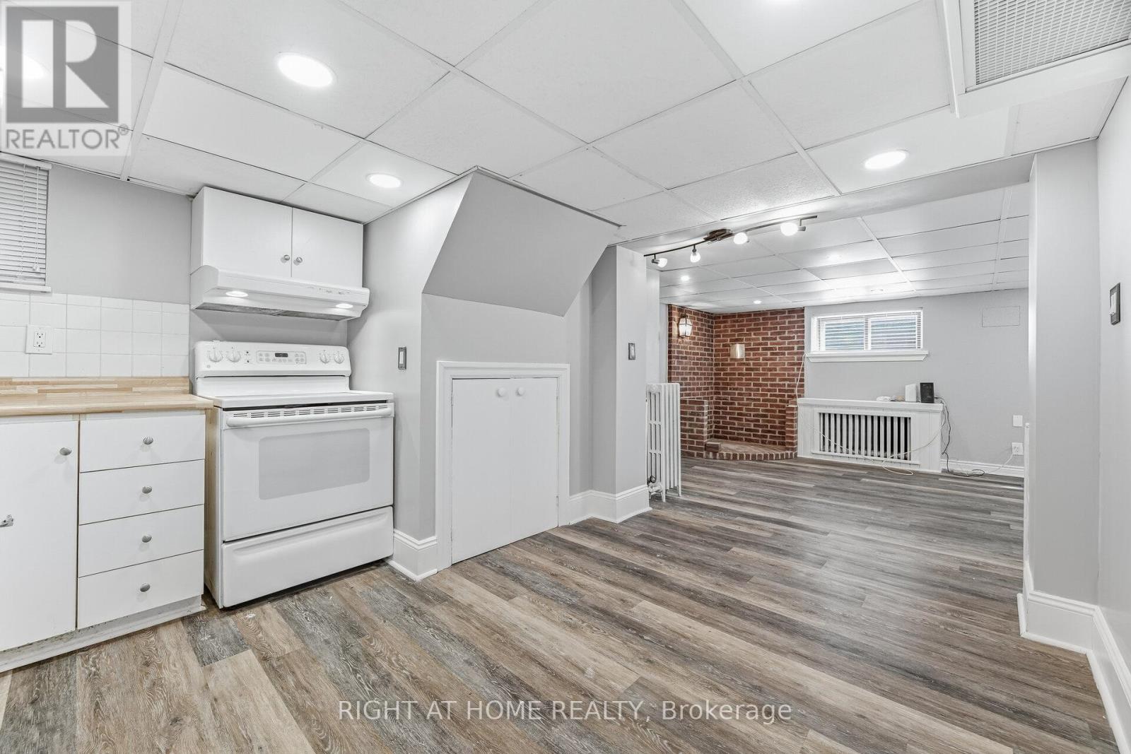 11 Little Avenue, Toronto, Ontario  M9N 1K3 - Photo 33 - W12833220