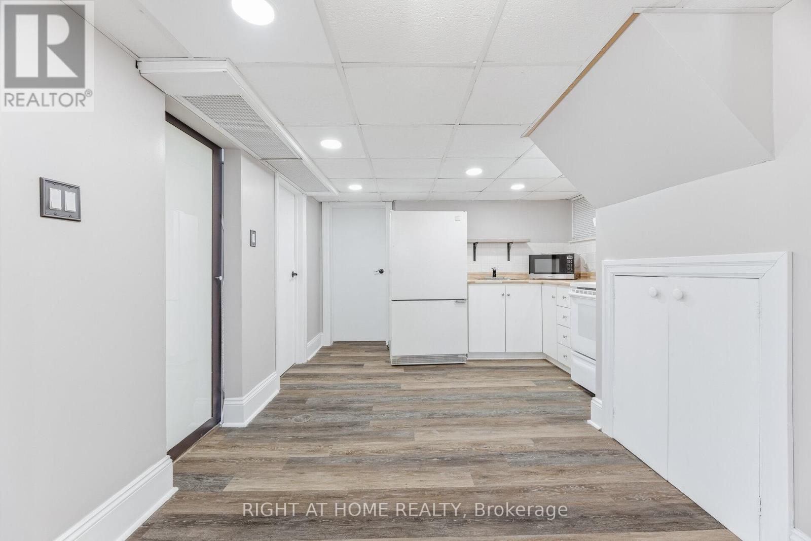 11 Little Avenue, Toronto, Ontario  M9N 1K3 - Photo 34 - W12833220