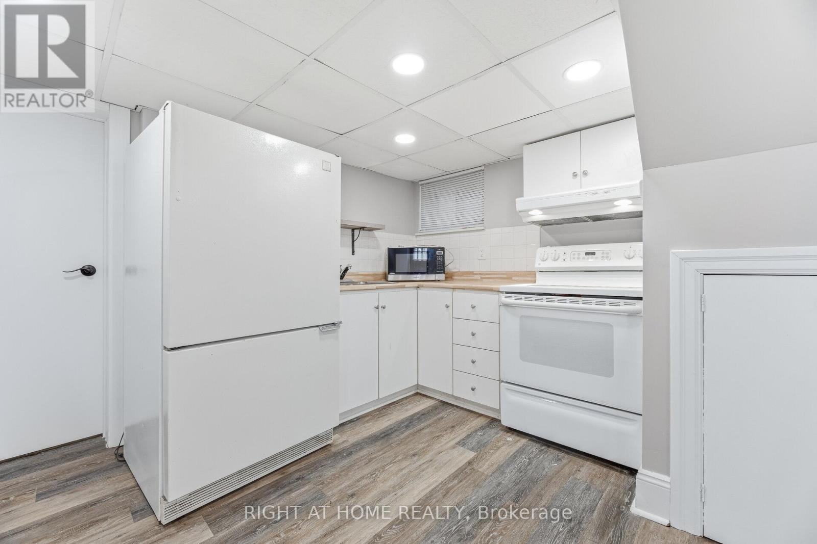 11 Little Avenue, Toronto, Ontario  M9N 1K3 - Photo 35 - W12833220