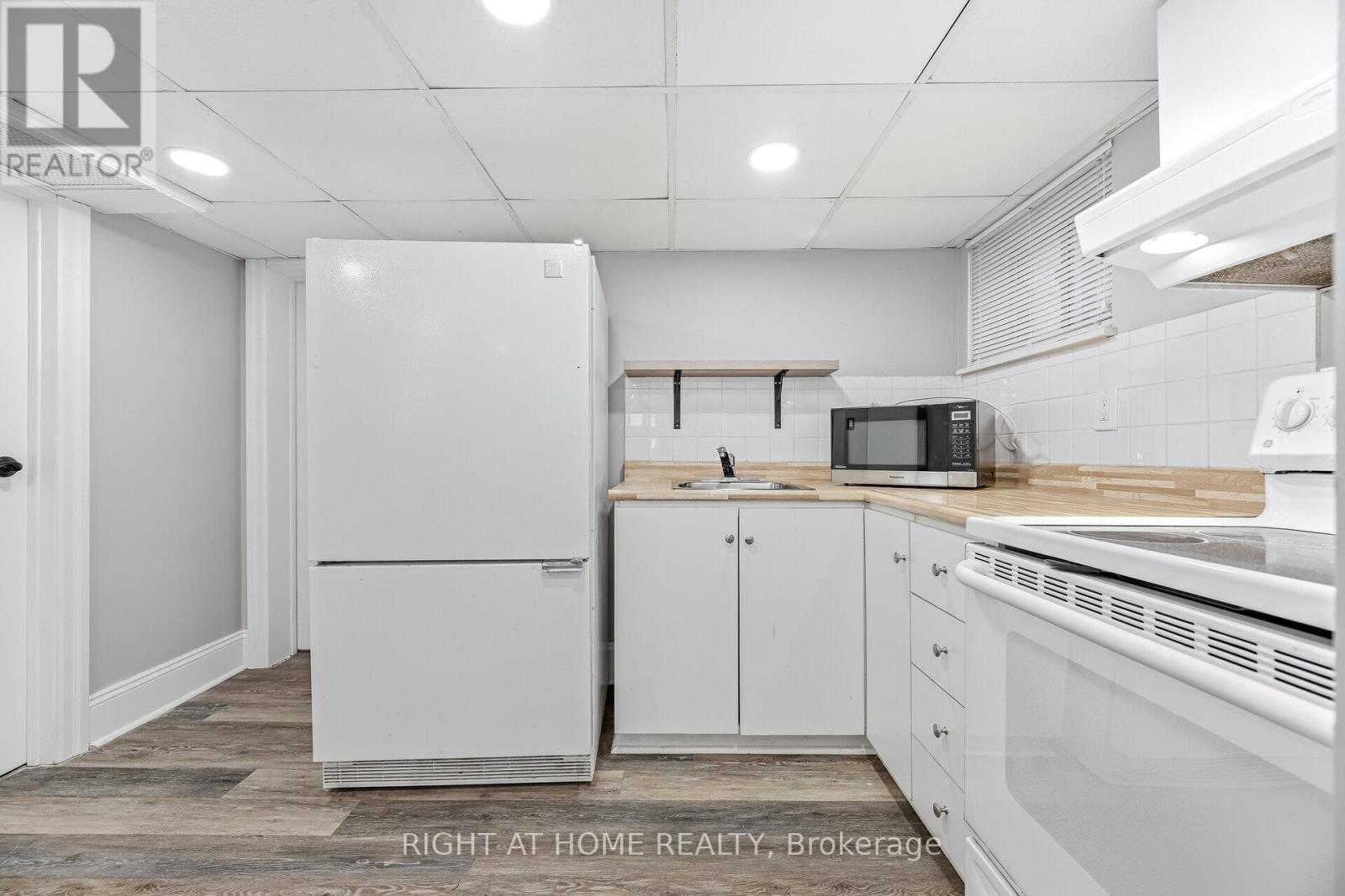 11 Little Avenue, Toronto, Ontario  M9N 1K3 - Photo 36 - W12833220