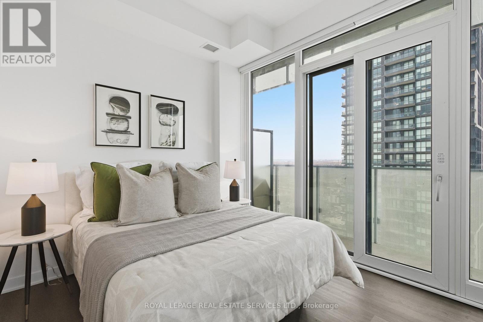 1811 - 3900 Confederation Parkway, Mississauga, Ontario  L5B 0M3 - Photo 13 - W12833236