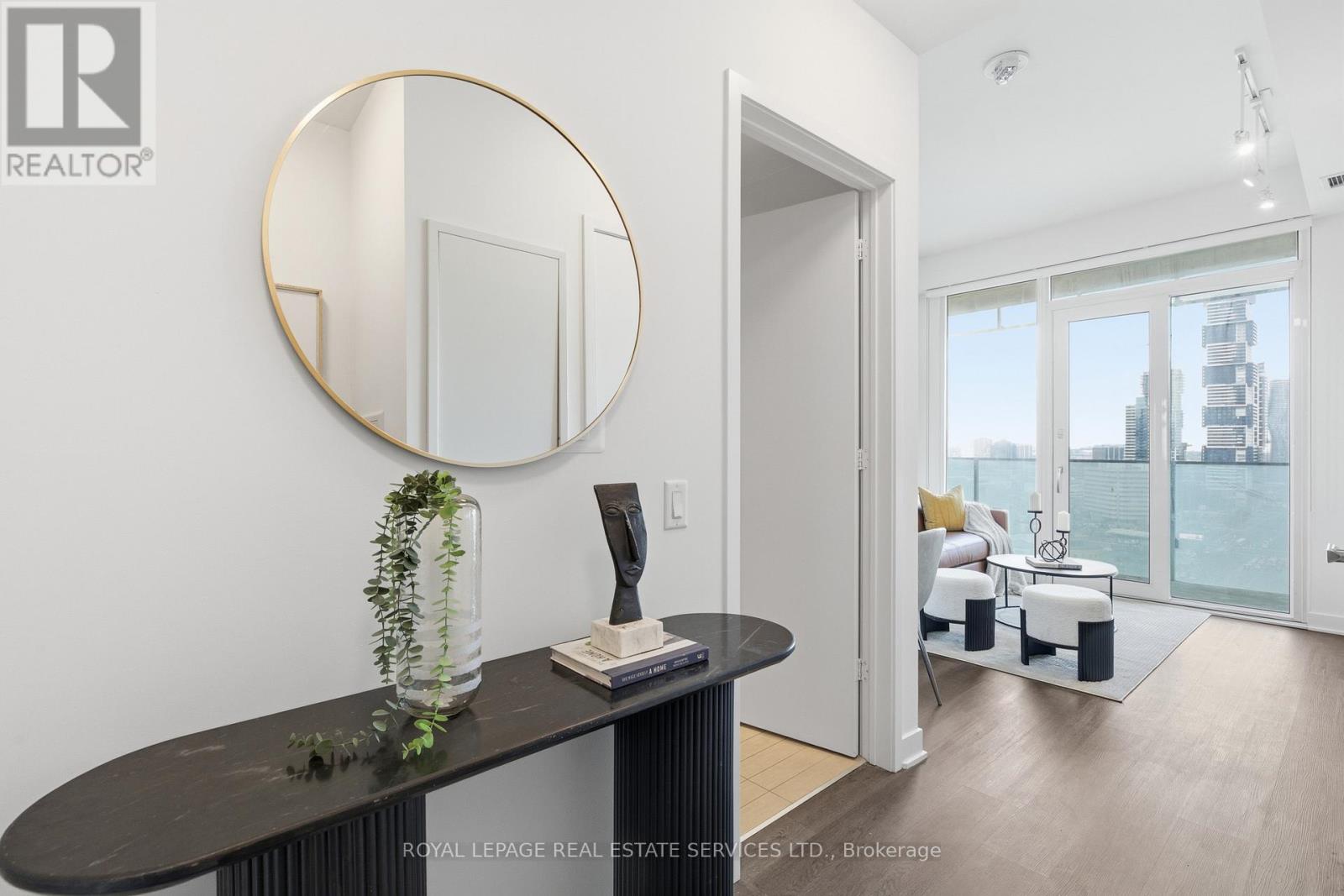 1811 - 3900 Confederation Parkway, Mississauga, Ontario  L5B 0M3 - Photo 6 - W12833236