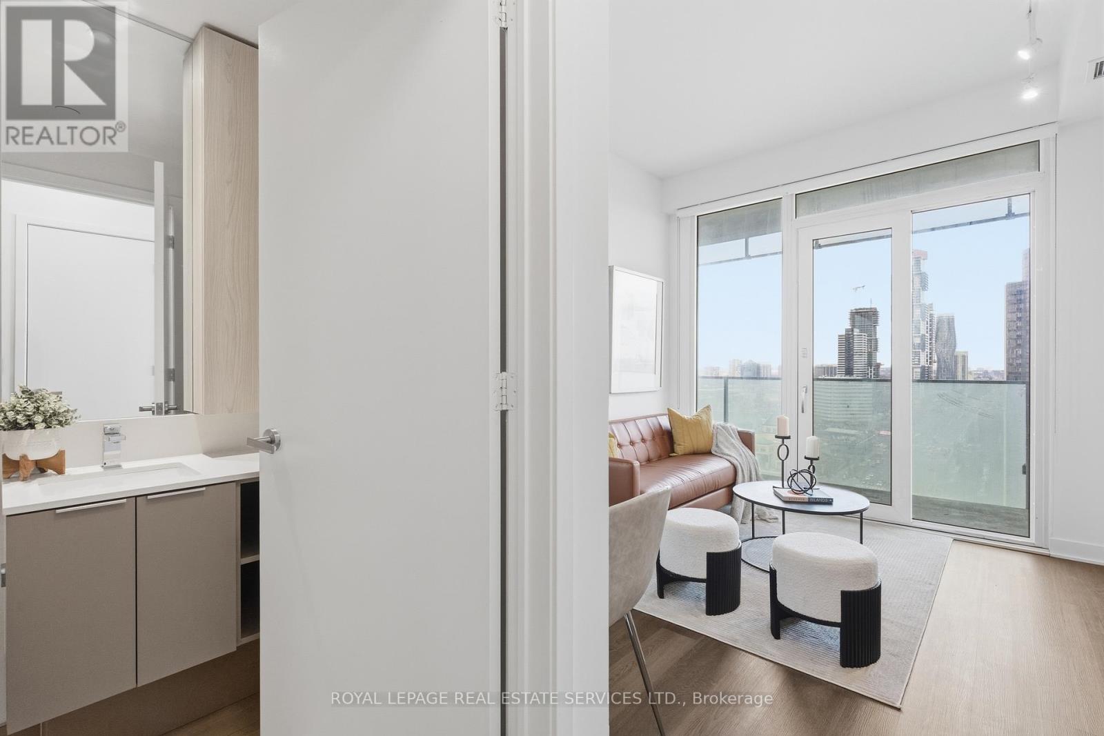 1811 - 3900 Confederation Parkway, Mississauga, Ontario  L5B 0M3 - Photo 7 - W12833236