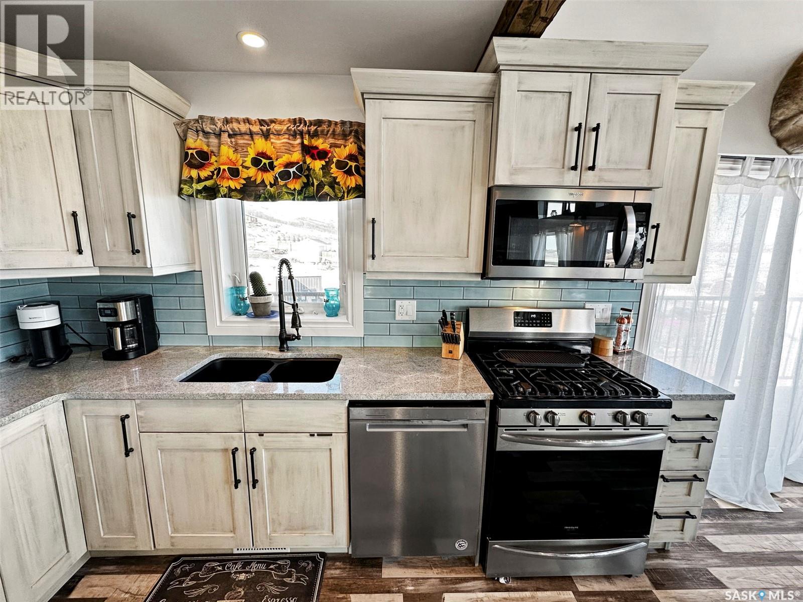 203 Hillcrest Place, Lac Pelletier Rm No. 107, Saskatchewan  S0N 2Y0 - Photo 10 - SK029154