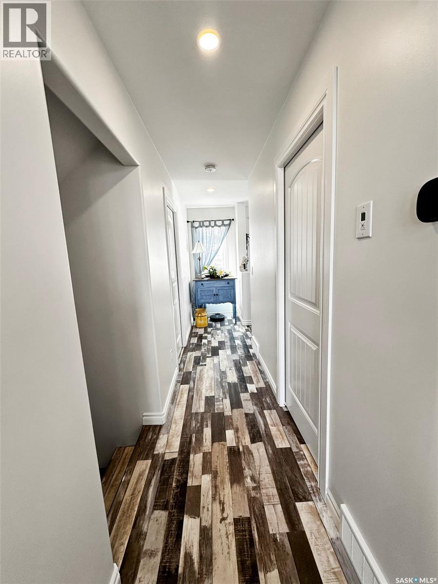 203 Hillcrest Place, Lac Pelletier Rm No. 107, Saskatchewan  S0N 2Y0 - Photo 3 - SK029154