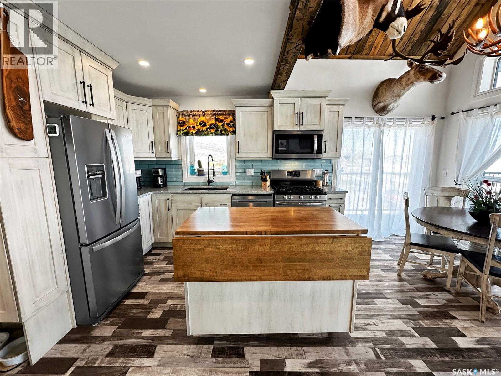 203 Hillcrest Place, Lac Pelletier Rm No. 107, Saskatchewan  S0N 2Y0 - Photo 9 - SK029154