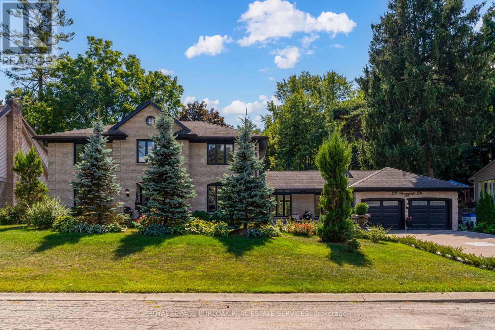 28 Stonegate Drive, Hamilton, Ontario  L9G 3R7 - Photo 2 - X12832932