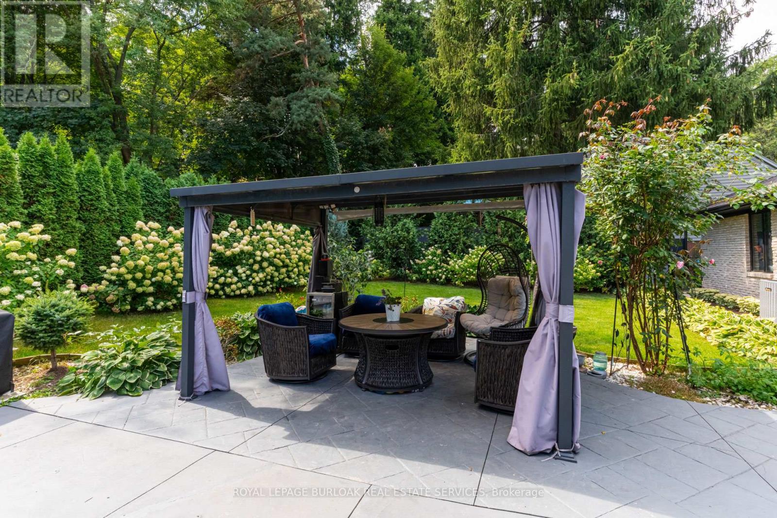 28 Stonegate Drive, Hamilton, Ontario  L9G 3R7 - Photo 4 - X12832932