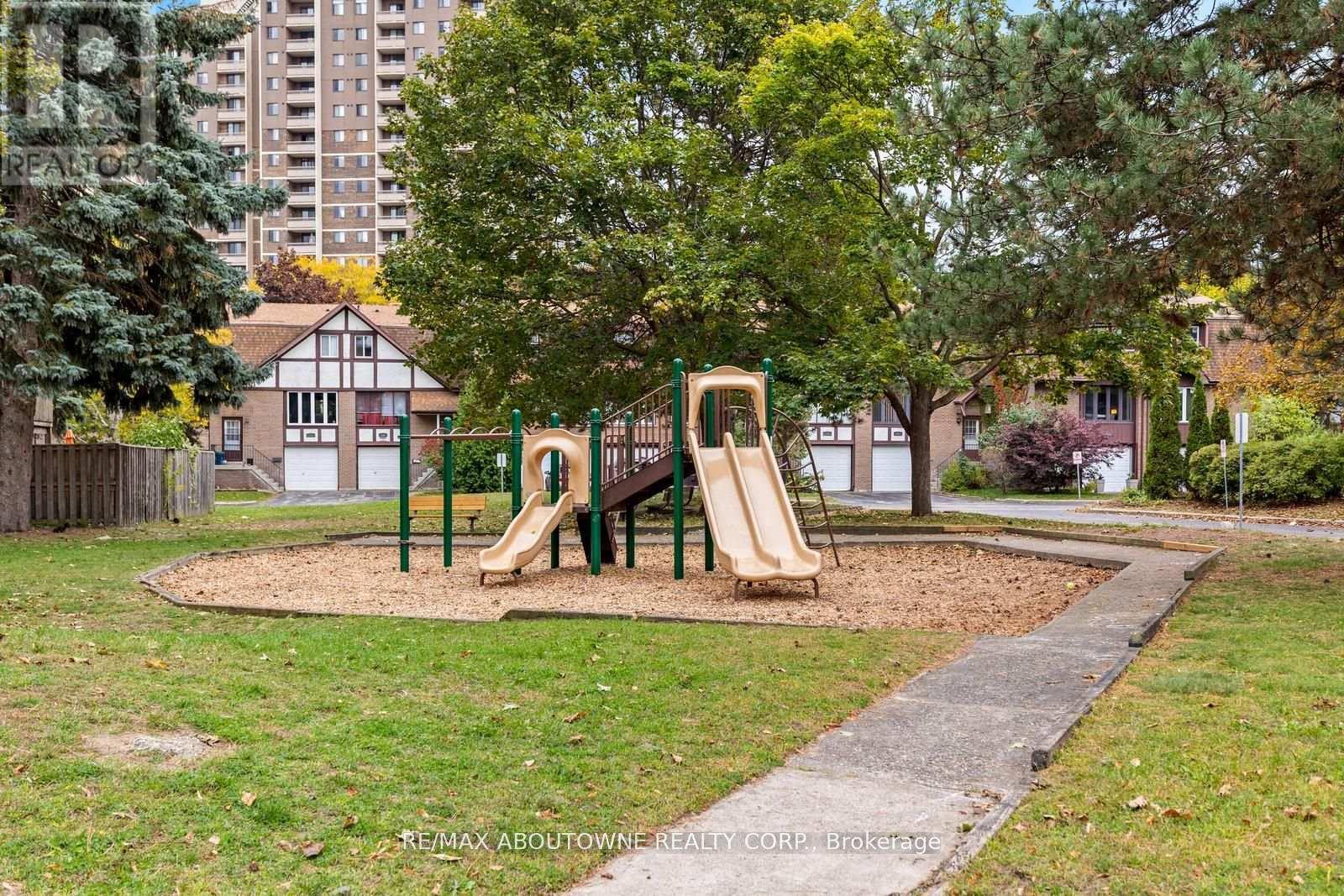 48 - 49 Cedarwoods Crescent, Kitchener, Ontario  N2C 2L1 - Photo 32 - X12833042