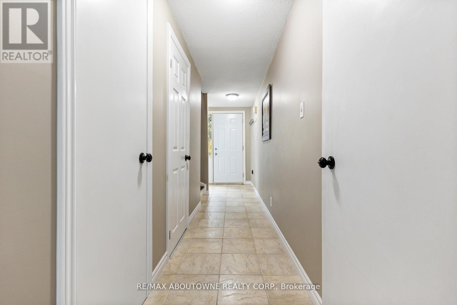 48 - 49 Cedarwoods Crescent, Kitchener, Ontario  N2C 2L1 - Photo 4 - X12833042