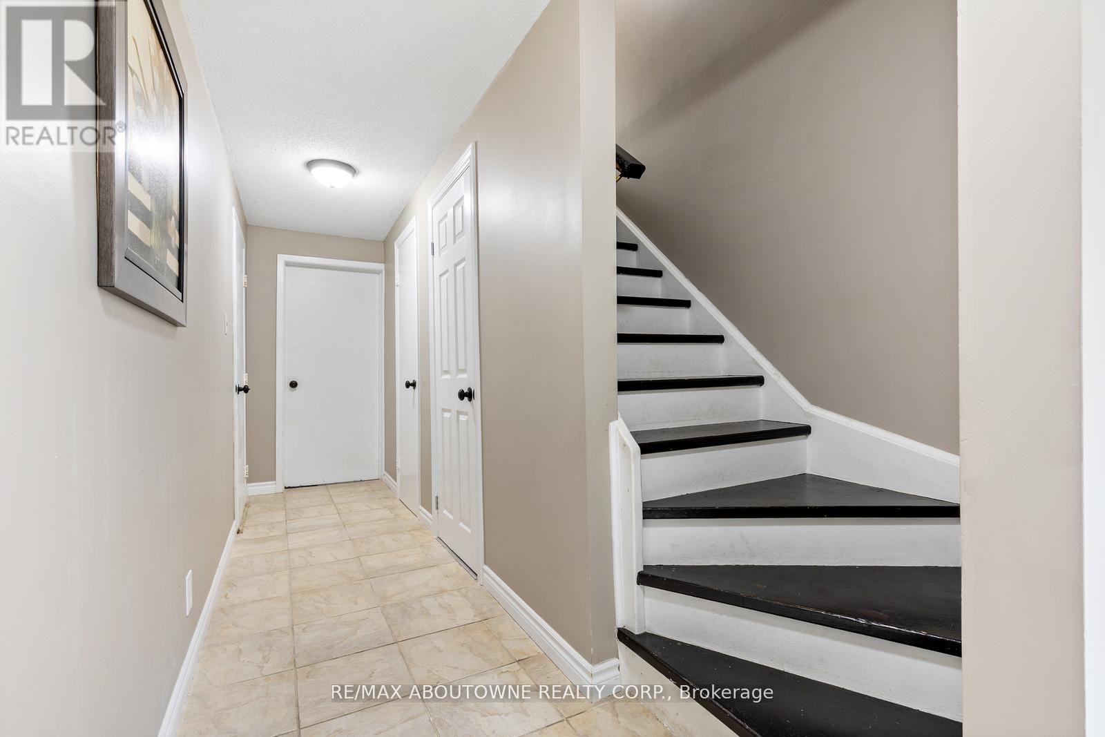 48 - 49 Cedarwoods Crescent, Kitchener, Ontario  N2C 2L1 - Photo 5 - X12833042