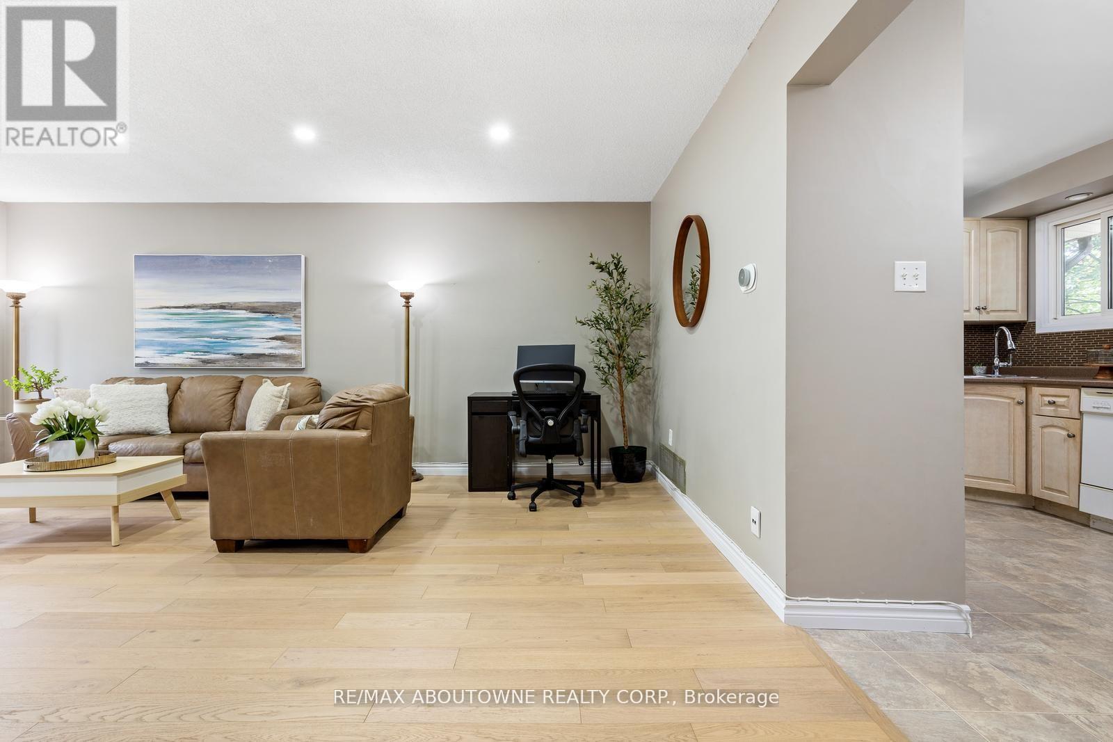 48 - 49 Cedarwoods Crescent, Kitchener, Ontario  N2C 2L1 - Photo 9 - X12833042