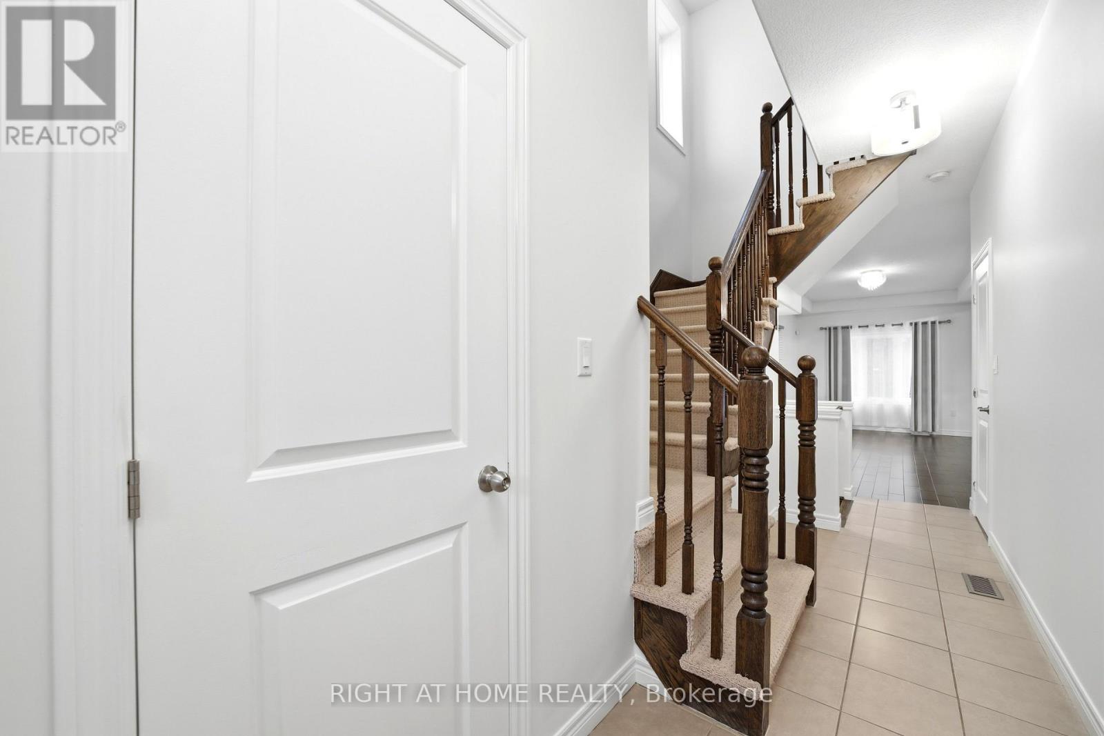 32 Rolling Lane, Hamilton, Ontario  L8K 0A1 - Photo 4 - X12833242