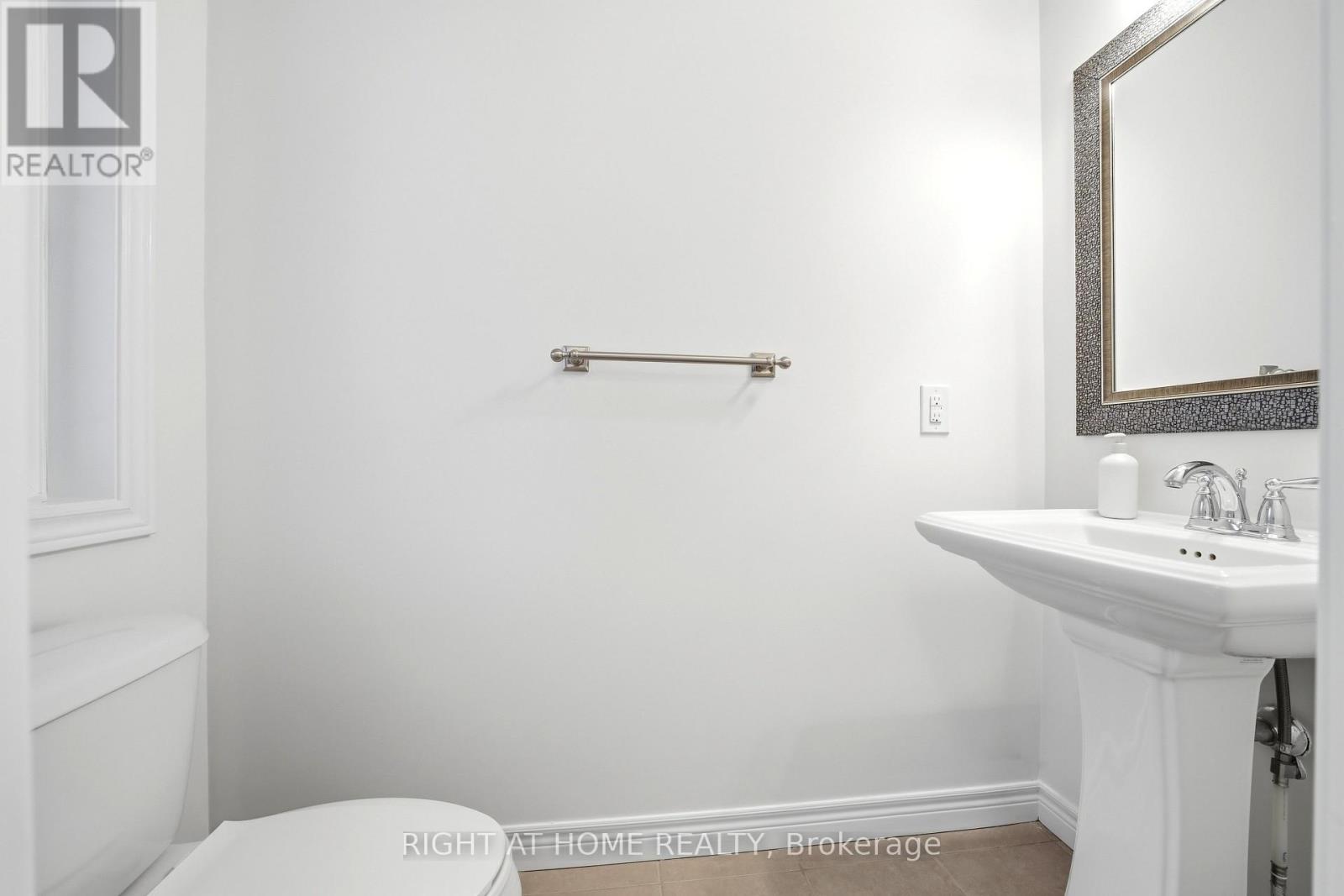 32 Rolling Lane, Hamilton, Ontario  L8K 0A1 - Photo 5 - X12833242