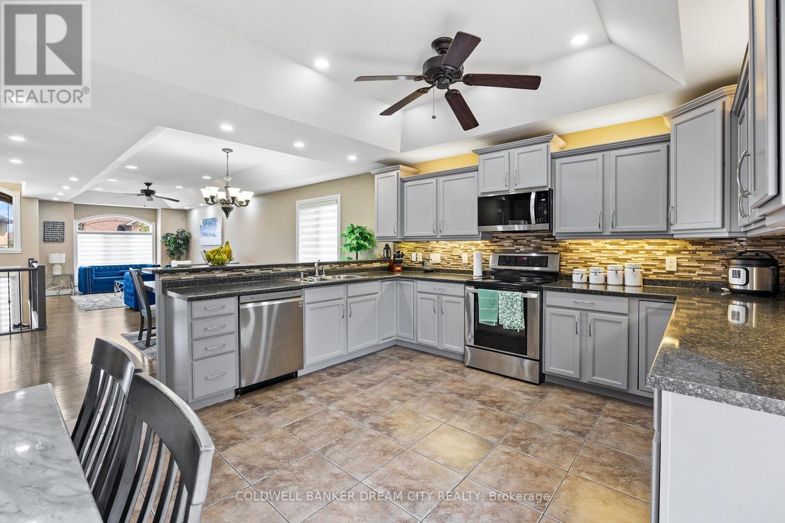 239 Branton Crescent, Lakeshore, Ontario  N9K 1E2 - Photo 6 - X12833288