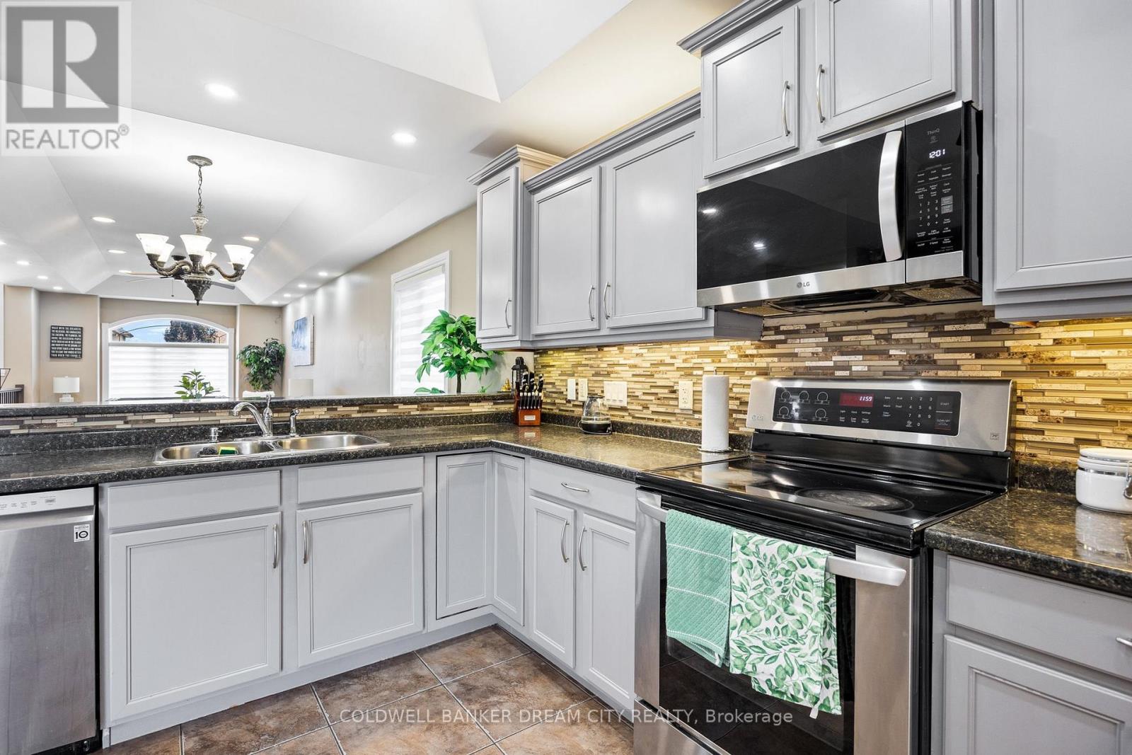 239 Branton Crescent, Lakeshore, Ontario  N9K 1E2 - Photo 8 - X12833288