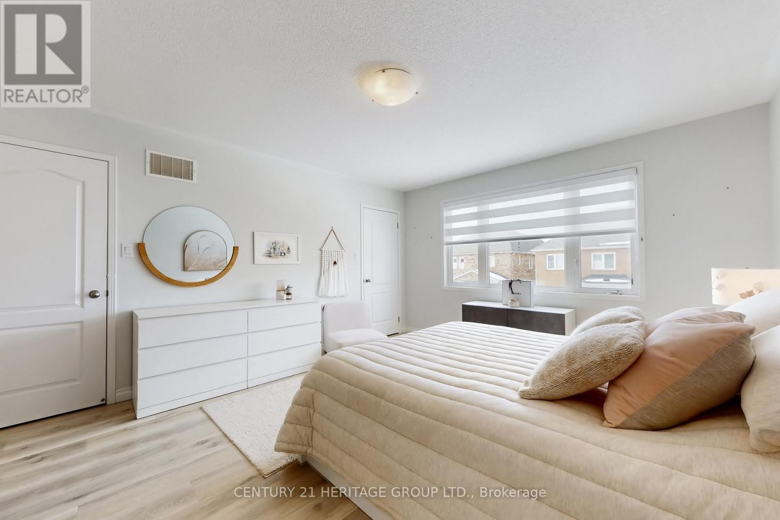 58 Russel Drive, Bradford West Gwillimbury, Ontario  L3Z 0M9 - Photo 25 - N12825090